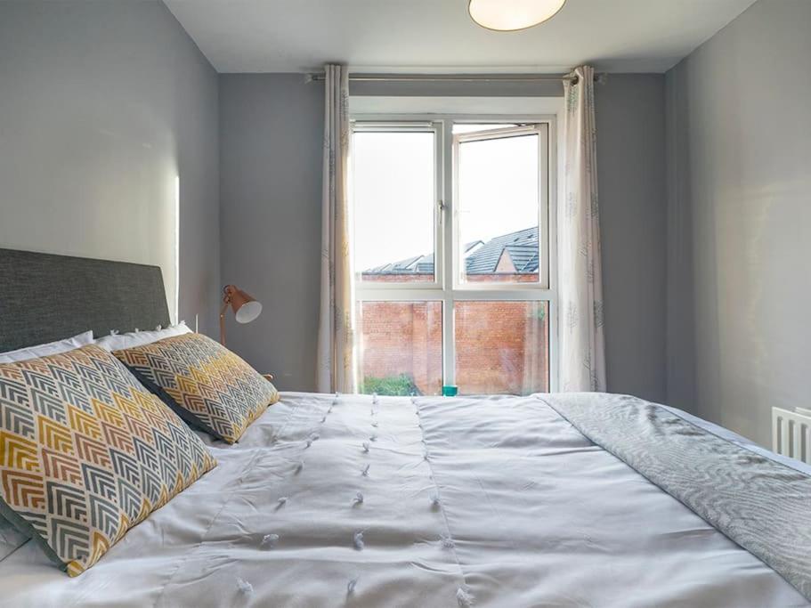 Lovely 2 Bedroom Apt At Ormeau Park W/ Free Parking Belfast Ngoại thất bức ảnh